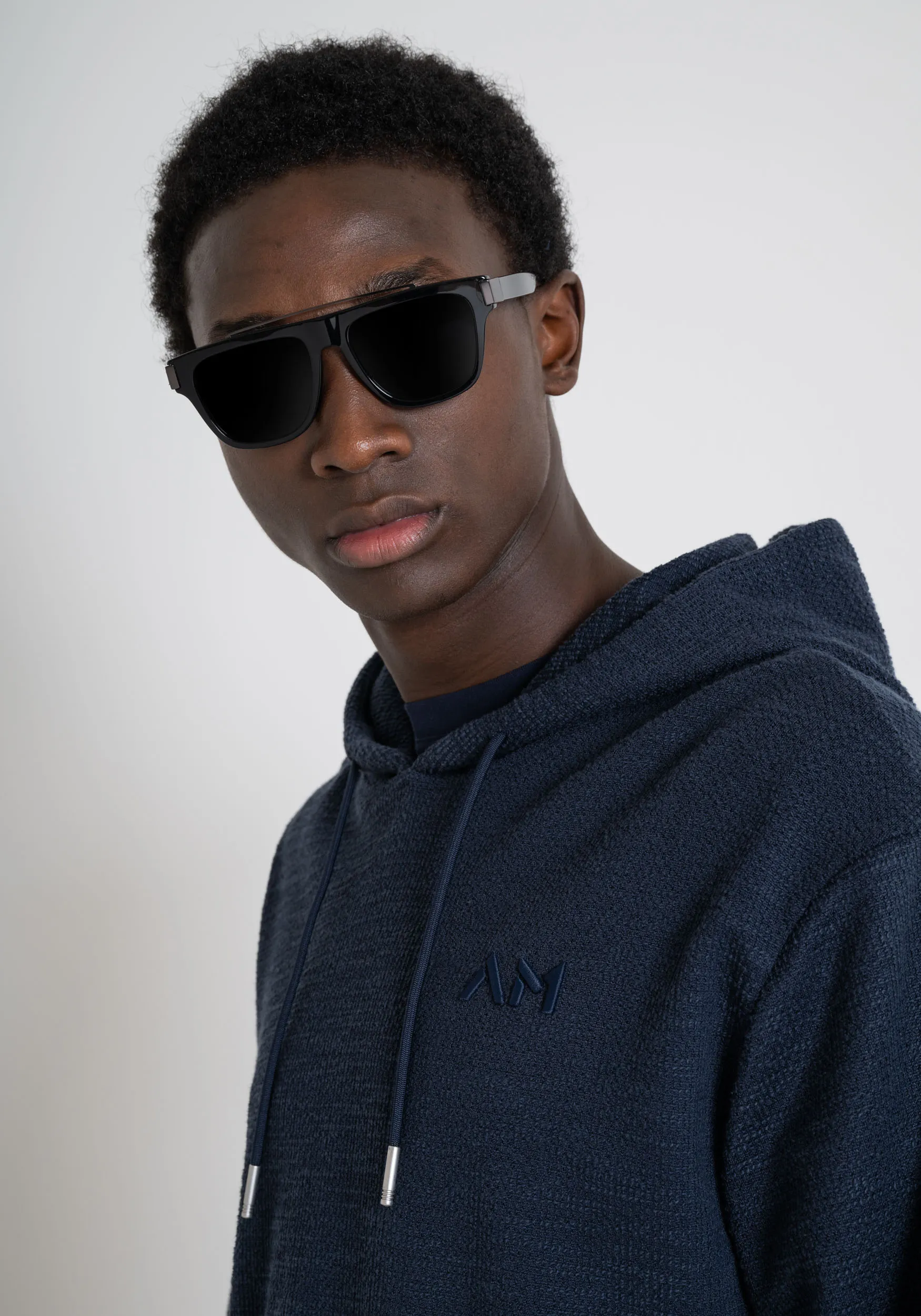 FELPA RELAXED FIT IN TESSUTO ARMATURATO MISTO COTONE CON LOGO RICAMATO